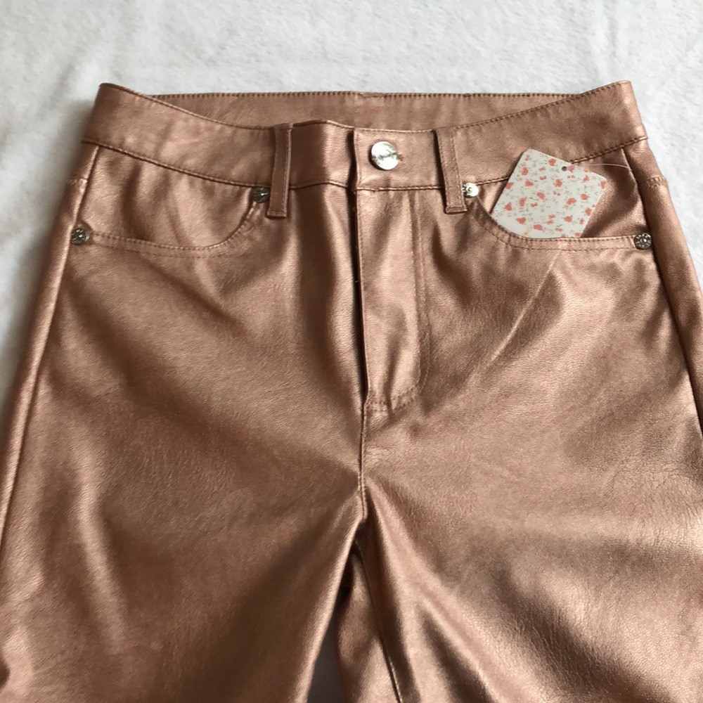 Shiny skinny pants!